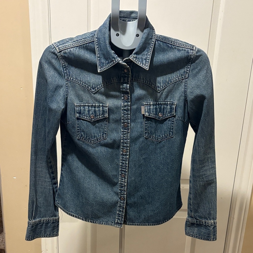 Esprit Light vintage Blue Denim Jacket. 100 percent cotton.